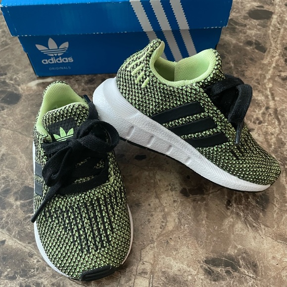 Adidas Swift Run Green and Black Toddler Size 5k - Picture 8 of 8